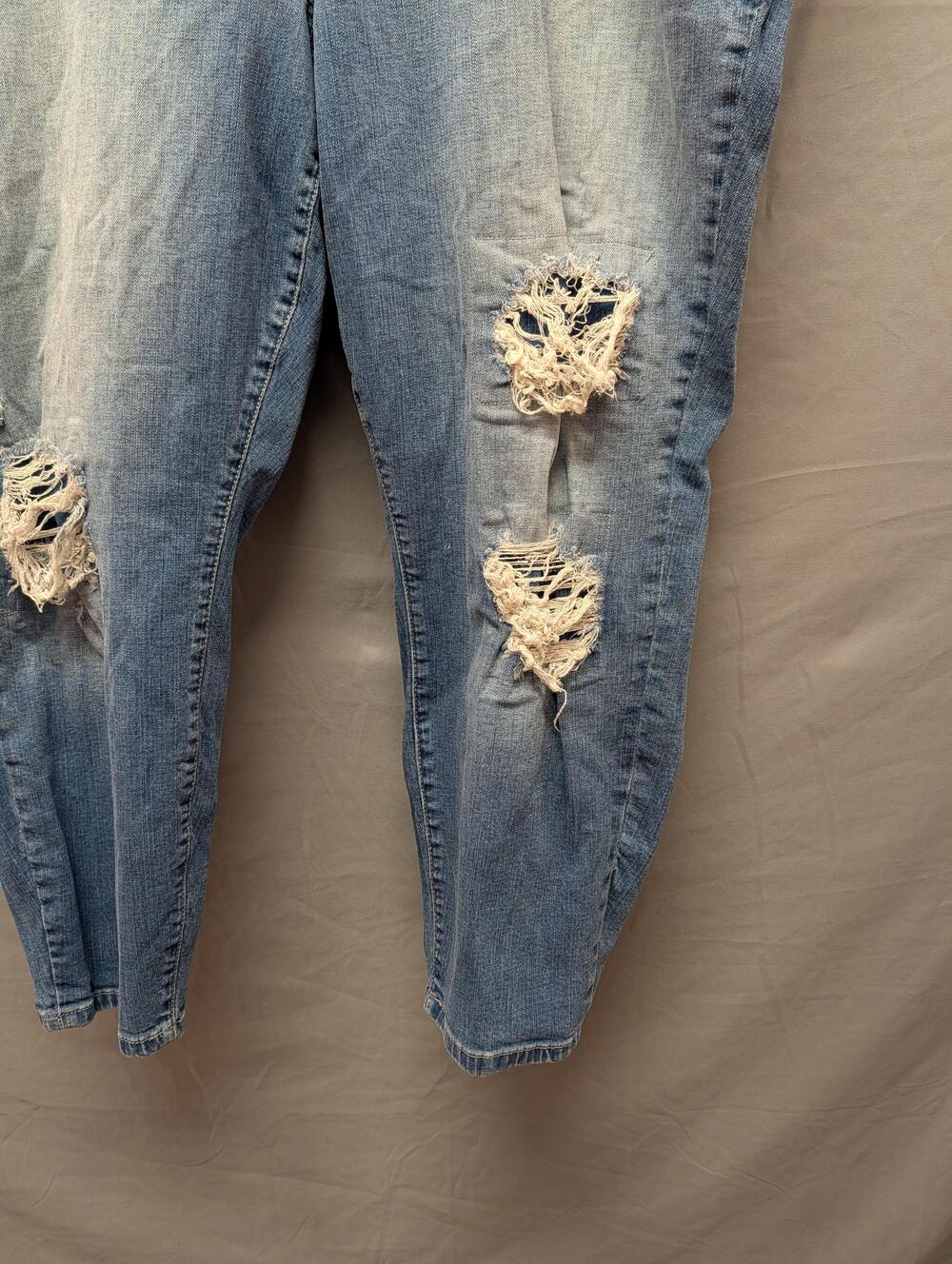 Torrid Jeans Womens 22R Plus Size Blue Distressed Ripped Light Wash Denim - Picture 5 of 16